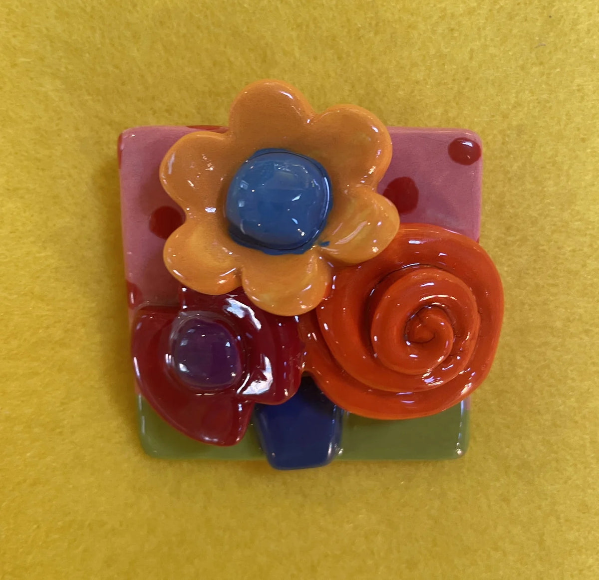 Brooch with Pink and Green Background