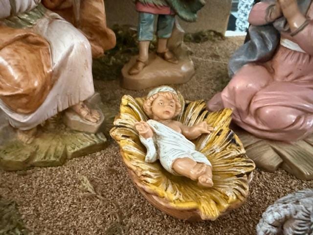 RARE Vintage Fontanini Nativity Scene  2004 Italian Stable, Working Water Pump, 5" Figures