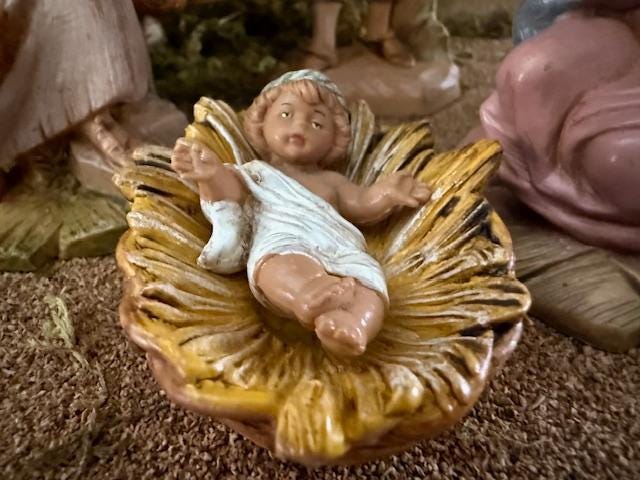 RARE Vintage Fontanini Nativity Scene  2004 Italian Stable, Working Water Pump, 5" Figures