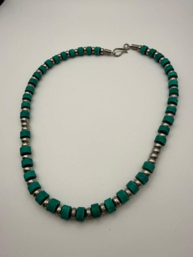 Turquoise Color Bead Necklace Silver Tone Spacer Beads Hook Clasp 16 Inch