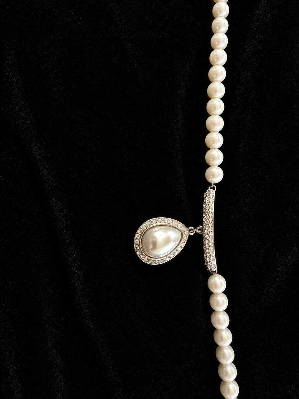 Vintage Faux Pearl Rhinestone Teardrop Pendant Necklace Silver Tone Statement Jewelry