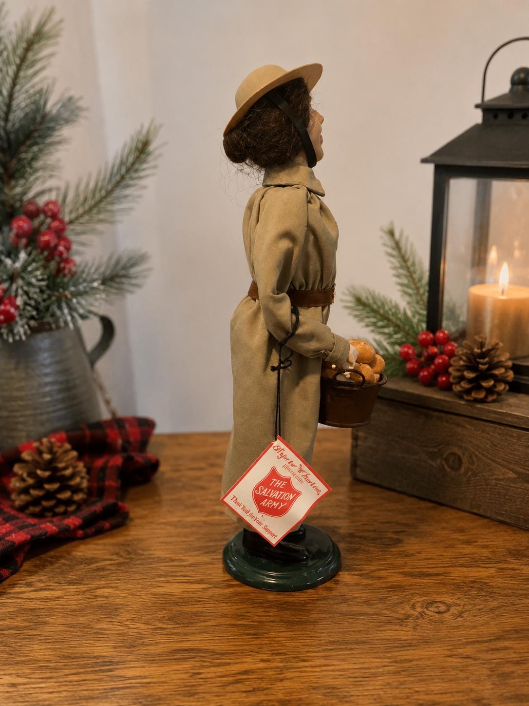Byers Choice Salvation Army Caroler Doll 2002 Woman with Donut Bucket