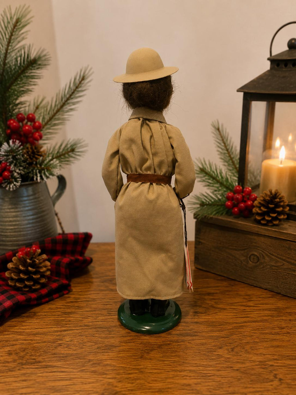 Byers Choice Salvation Army Caroler Doll 2002 Woman with Donut Bucket