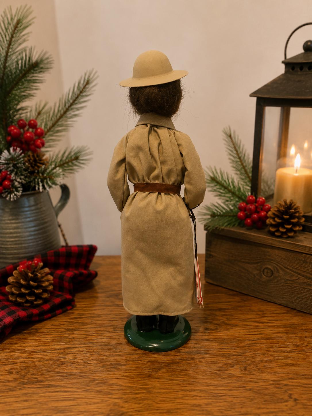 Byers Choice Salvation Army Caroler Doll 2002 Woman with Donut Bucket