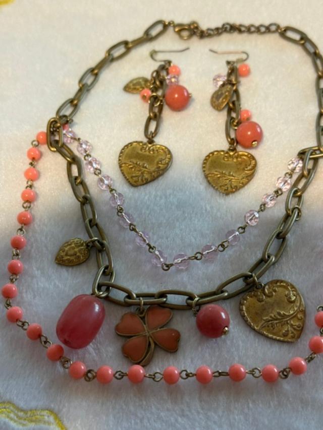 Coral Pink Beaded Statement Necklace & Earrings Set Antique Gold Hearts Clover