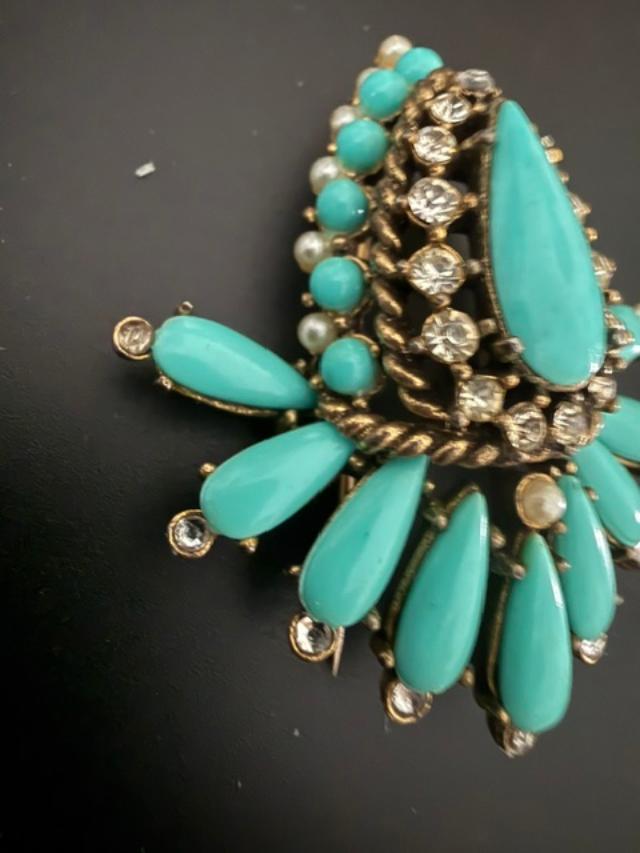 Vintage Turquoise Teardrop Fan Brooch Rhinestone Faux Pearl Gold Tone Mid Century Pin