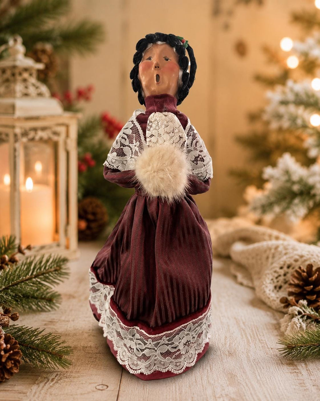 Vintage Byers Choice 2002 Limited Edition Woman Caroler Fur Muff 34/100