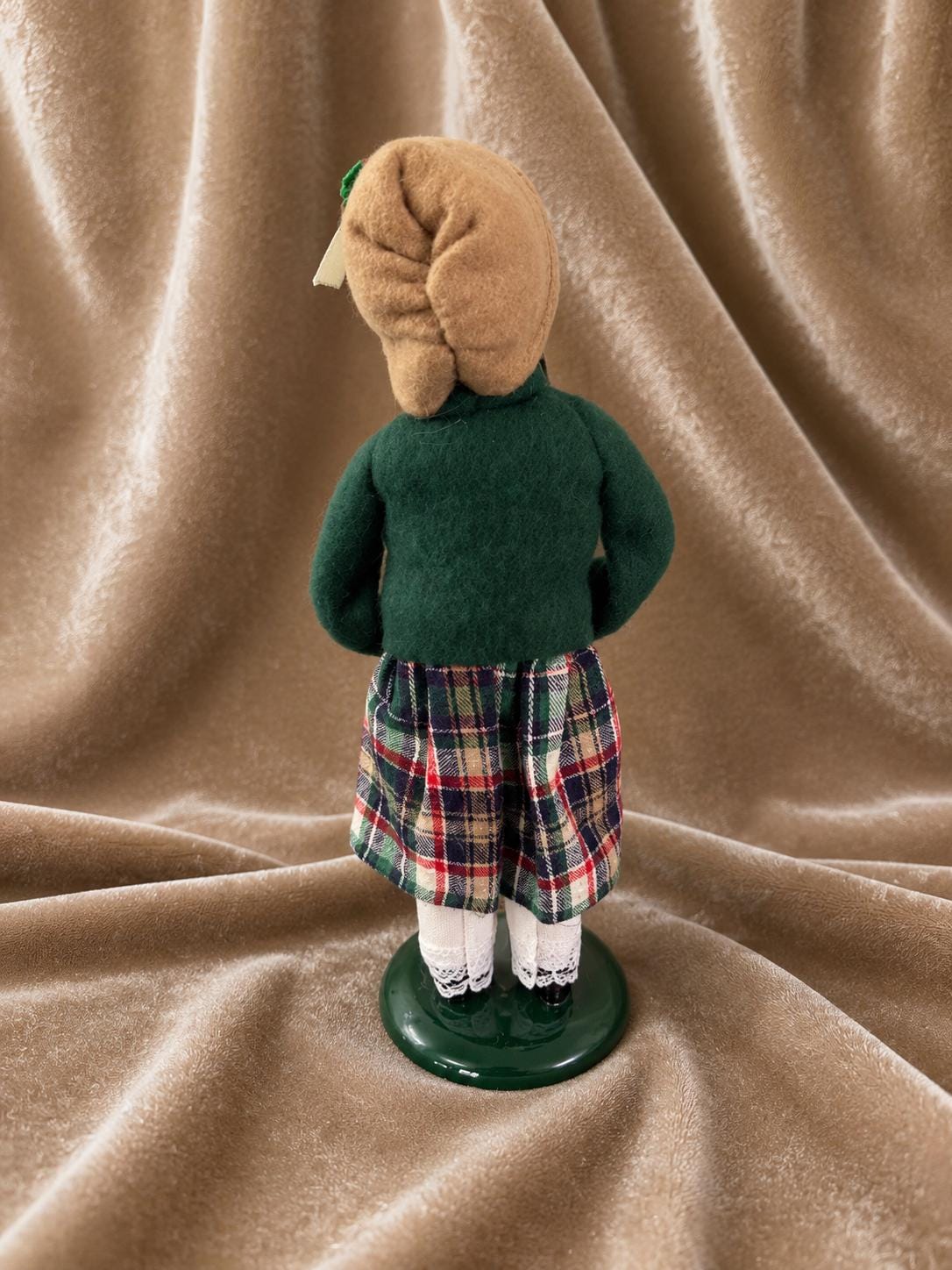 Byers Choice Girl With Postcard Caroler 2002 Limited Edition 2/100