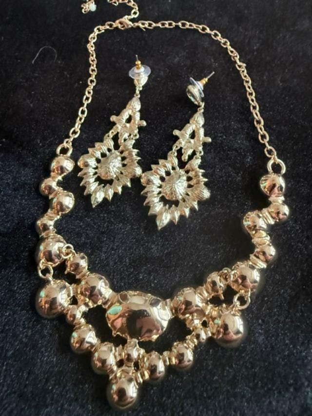 Vintage SHB Gold Tone Rhinestone Bib Necklace and Chandelier Earrings Set