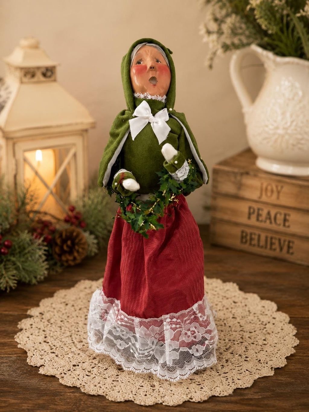2005 Byers Choice Woman With Wreath Caroler Limited Edition 2/100