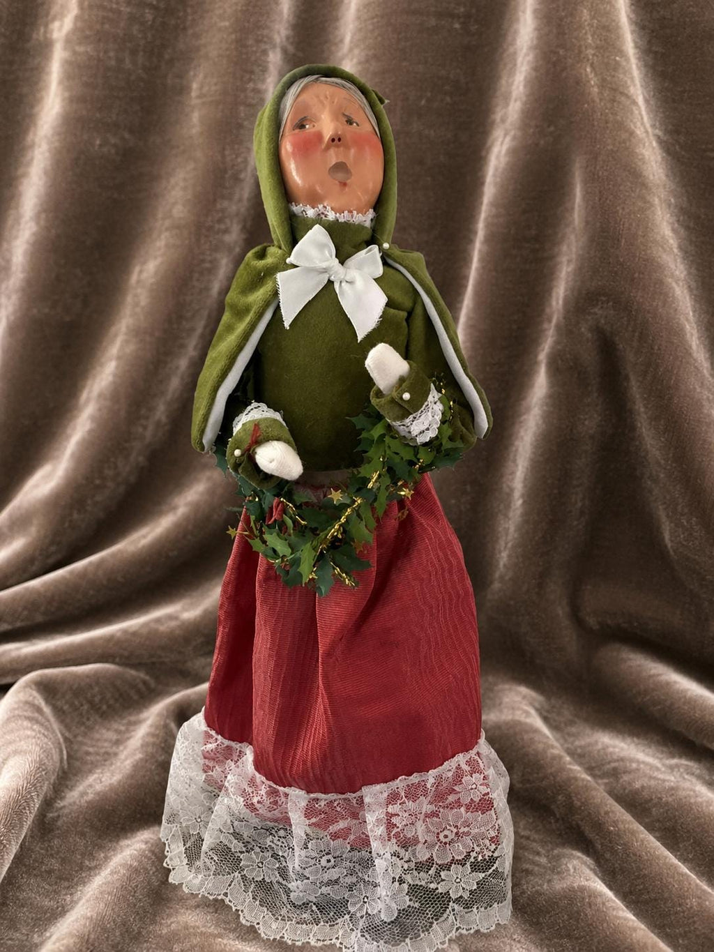 2005 Byers Choice Woman With Wreath Caroler Limited Edition 2/100