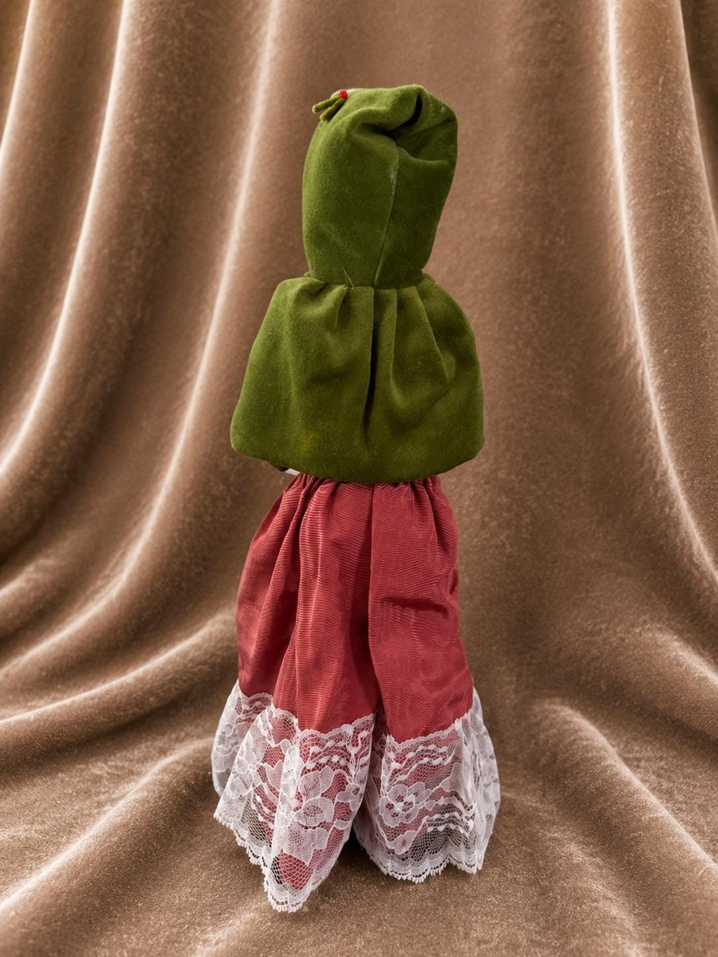 2005 Byers Choice Woman With Wreath Caroler Limited Edition 2/100