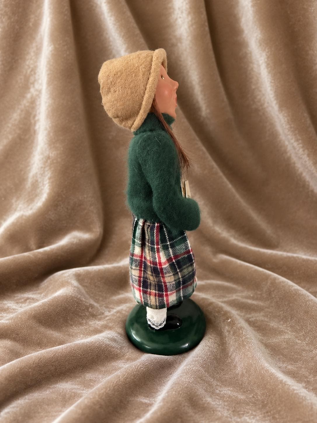 Byers Choice Girl With Postcard Caroler 2002 Limited Edition 2/100