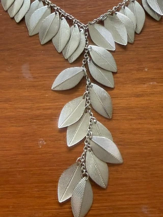 Vintage Silver Tone Leaf Necklace 26.5" Nature Botanical Station Necklace Unsign