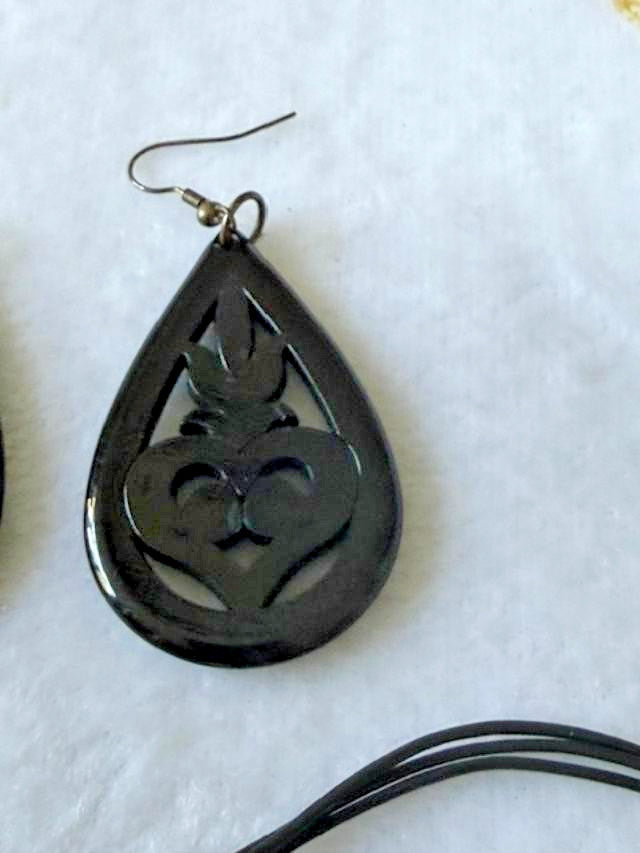 Chico's Black White Enamel Pendant Necklace & Earrings Set 18" Statement