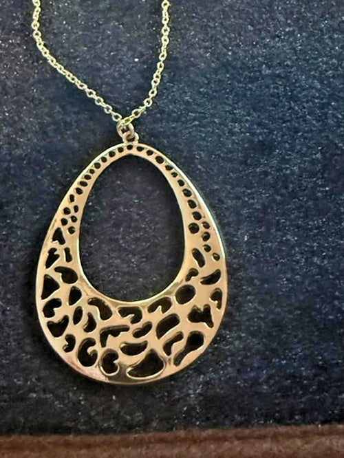 Avon NWT Gold Tone Openwork Teardrop Pendant Necklace 28–31”