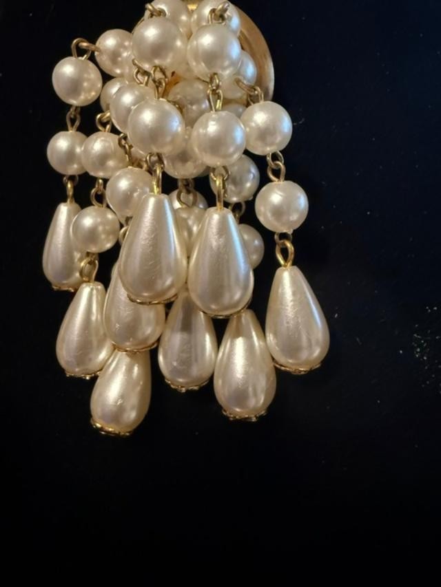 Vintage Faux Pearl Chandelier Cascading Waterfall Dangle Brooch Gold Tone