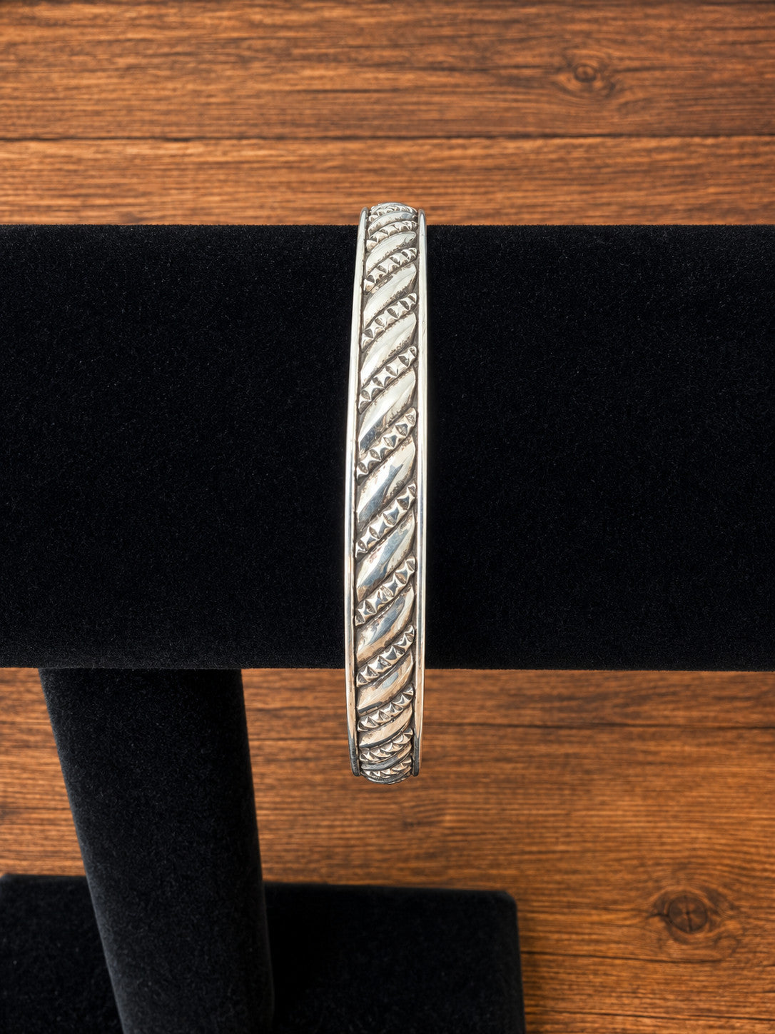 sterling silver bangle bracelet vintage  2.5 inch diam  7m wide aprox