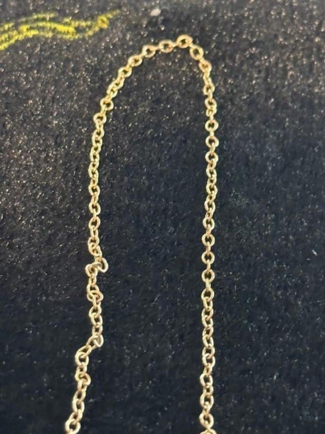 Avon NWT Gold Tone Openwork Teardrop Pendant Necklace 28–31”