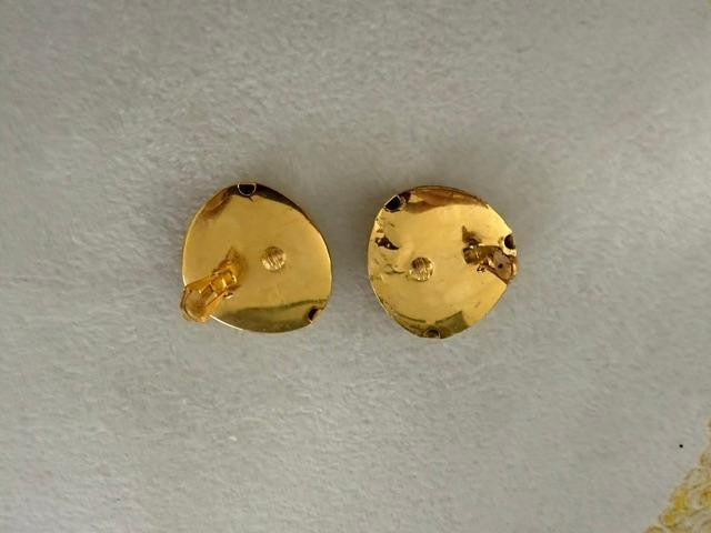 Vintage Gold Tone Hammered Disc Clip On Earrings 1.75" Modernist Unmarked