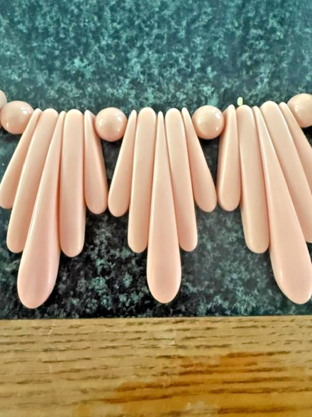 Peach Pink Faux Coral Plastic Beaded Fringe Bib Necklace 19 in