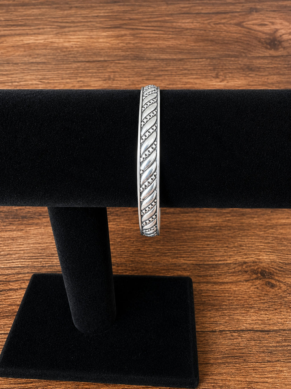 sterling silver bangle bracelet vintage  2.5 inch diam  7m wide aprox