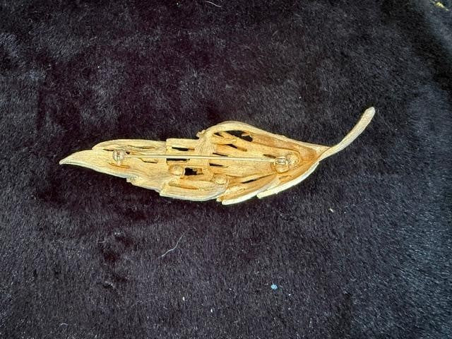 VINTAGE LARGE 3 1/2" GOLD TONE LEAF PIN BROOCH