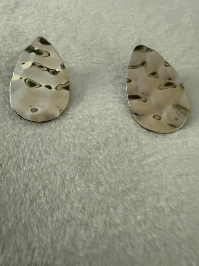 Vintage Silver Tone Hammered Teardrop Clip On Earrings Modernist