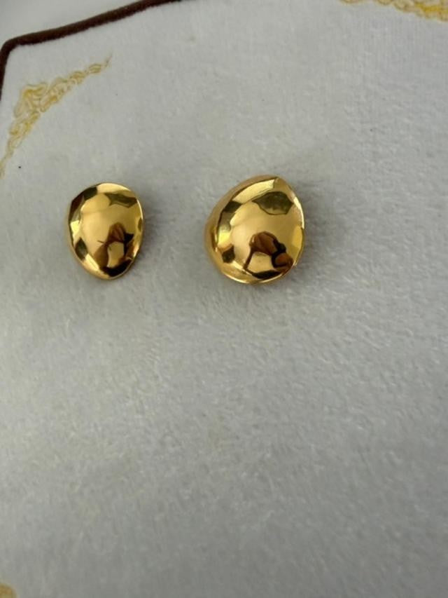 Vintage Gold Tone Hammered Disc Clip On Earrings 1.75" Modernist Unmarked