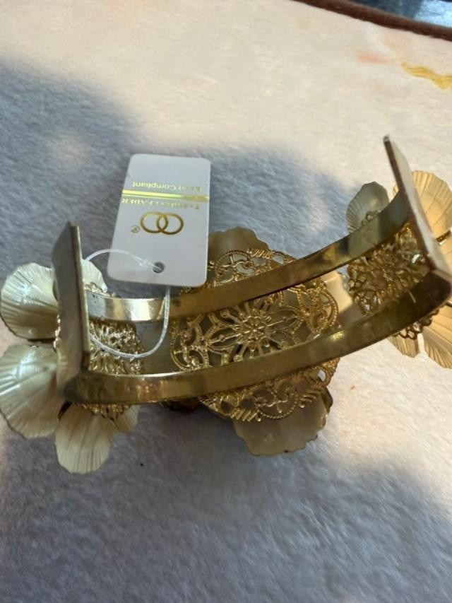 Chunky Gold Metal Flower Cuff Bracelet Filigree Wrap Rose Daisy's Pearl Large
