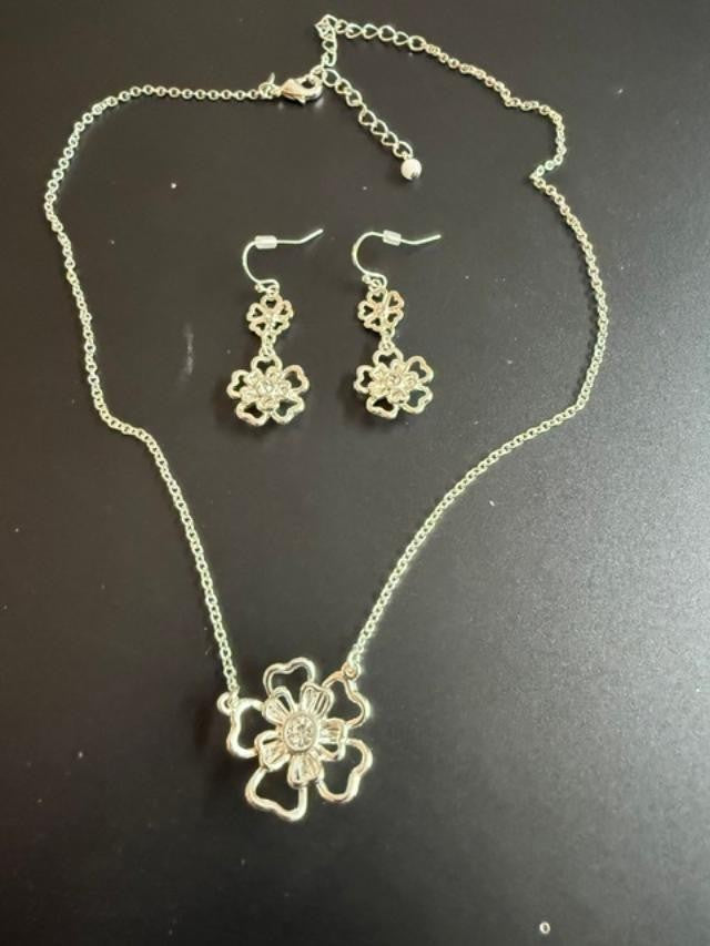 SHB Shofel Bros Silver Tone Rhinestone Flower Necklace Earrings Set 18in