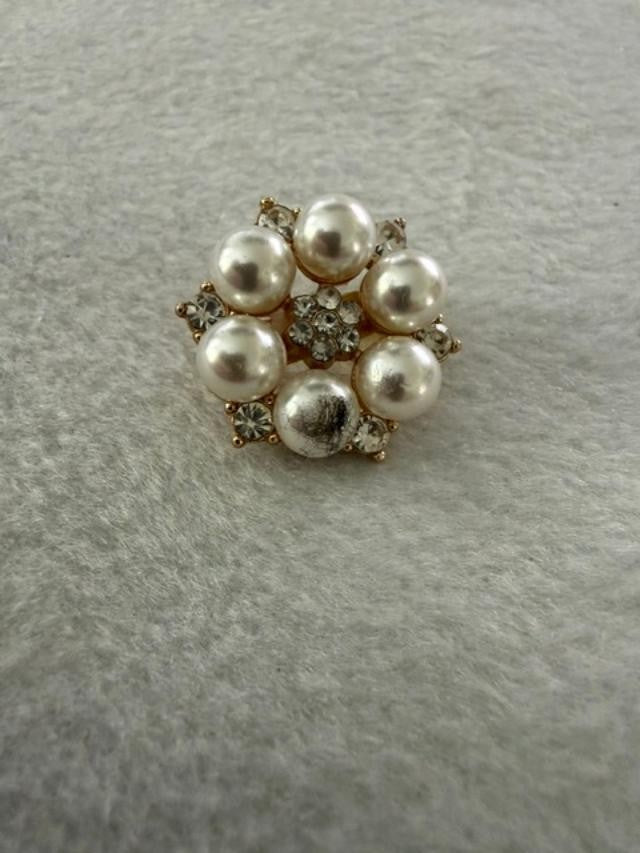 New Never Worn Faux Pearl Rhinestone Floral Cluster Brooch Gold Tone Pin 1 Inch
