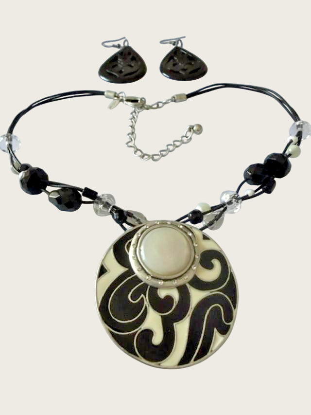 Chico's Black White Enamel Pendant Necklace & Earrings Set 18" Statement