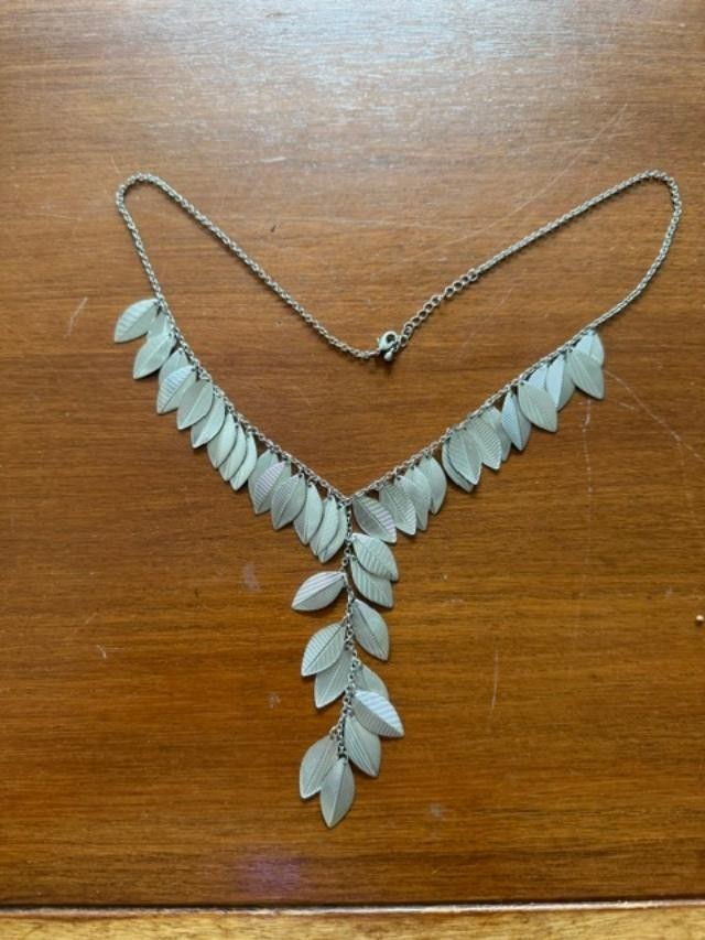 Vintage Silver Tone Leaf Necklace 26.5" Nature Botanical Station Necklace Unsign