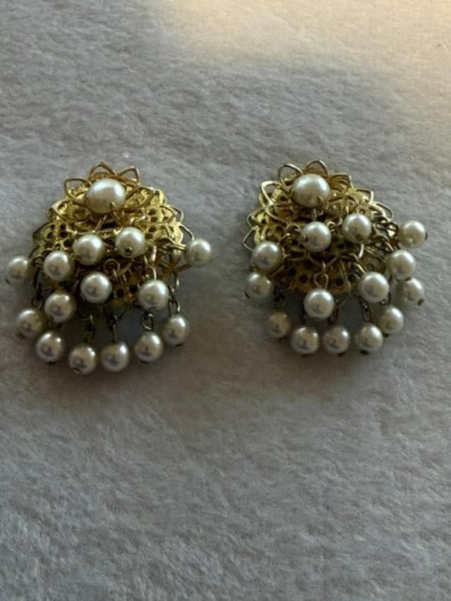 Vintage Gold tone a Faux Pear clip-on Earrings 1.5-inch diam.