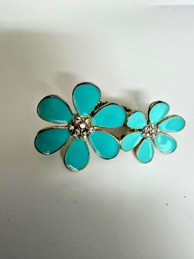 turquoise enamel double daisy flower stretch ring in gold-tone