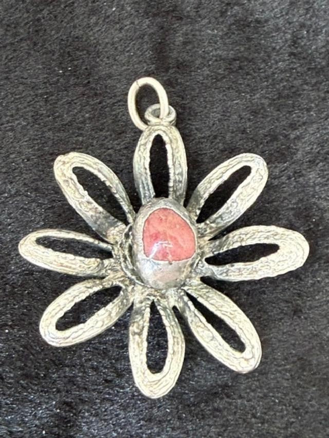 Vintage Antiqued Silver Tone Daisy Flower Pendant Pink Coral Center