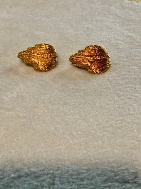 Vintage Gold Tone Textured Abstract Leaf Clip-On Earrings 1 Inch