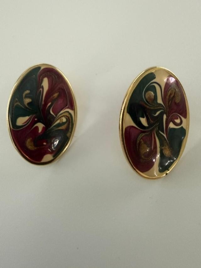 Vintage Style Oval Marbled Enamel Pierced Earrings Burgundy Green 1"