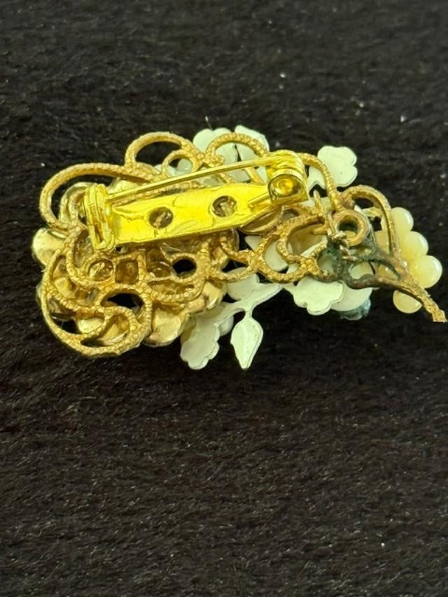 Vtg  Gold Tone Molded Faux Pearls Rhinestones Cluster Flower Pin Brooch MCM