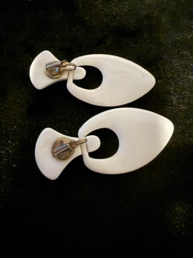 Vintage White Lucite Dangle Clip On Earrings Mod Statement 3 Inch