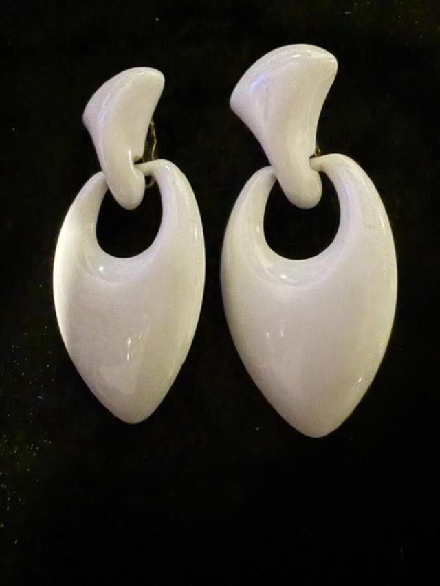 Vintage White Lucite Dangle Clip On Earrings Mod Statement 3 Inch