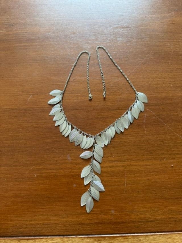 Vintage Silver Tone Leaf Necklace 26.5" Nature Botanical Station Necklace Unsign