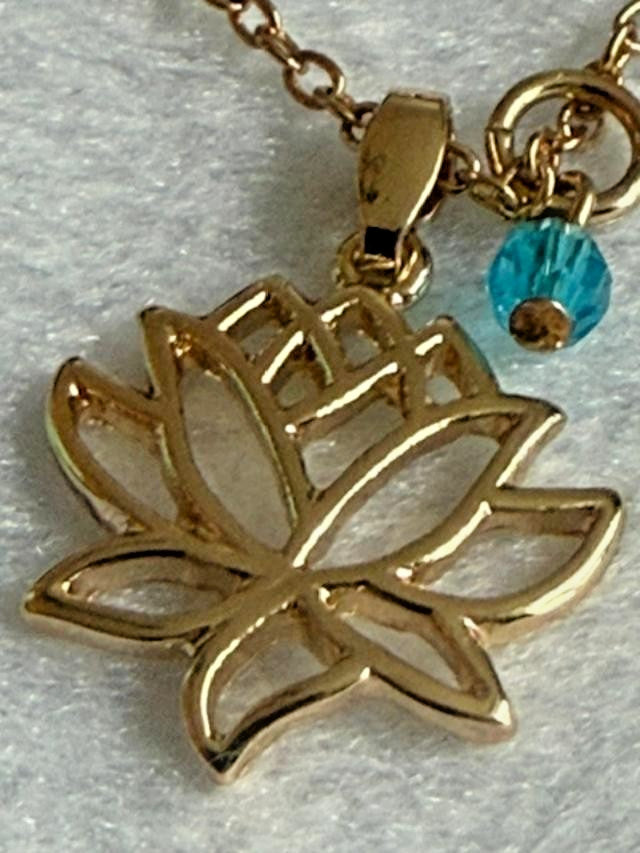 Avon Gold Tone Openwork Lotus Flower Pendant Necklace Blue Bead NWT 20"