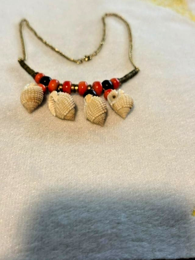 Vintage Natural Shell Red Black Bead Gold Tone Choker Necklace 16”