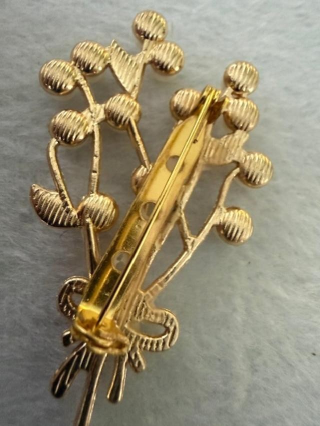 New Never Worn Faux Pearl Floral Branch Bouquet Brooch Gold Tone Pin 2 In