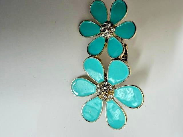turquoise enamel double daisy flower stretch ring in gold-tone