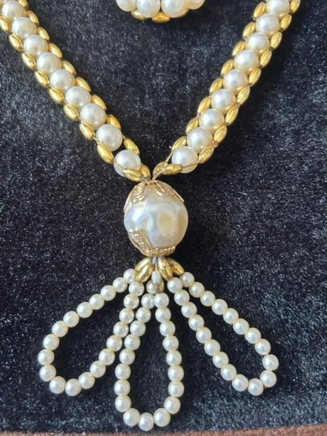 Vintage Faux Pearl Woven Gold Tone Tassel Pendant Necklace 30" Slipover