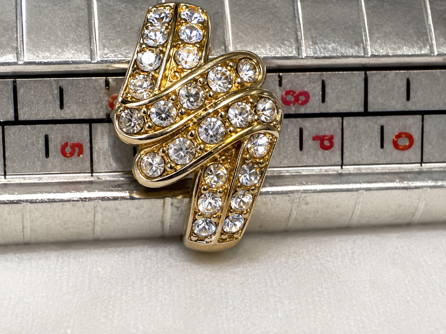 Gold Tone Clear Rhinestone Crisscross Knot Cocktail Ring Size 8.5