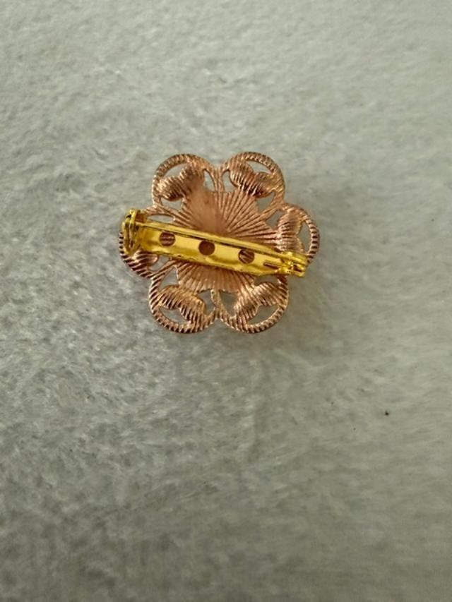 New Never Worn Faux Pearl Rhinestone Flower Brooch Rose Gold Tone Pin 1 Inch